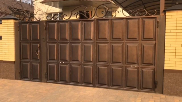 МЕТАЛЛИЧЕСКИЕ ВОРОТА С КАЛИТКОЙ (3,5 м х 2,20 м) (1 м х 2,20 м) МЕТАЛЛИЧЕСКИЕ ВОРОТА С КАЛИТКОЙ (3,5 м х 2,20 м) (1 м х 2,20 м)